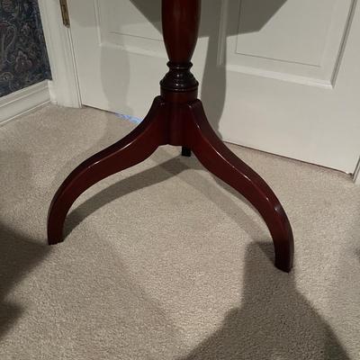 Tilt Top Table & Beveled Mirror (2S-MG)