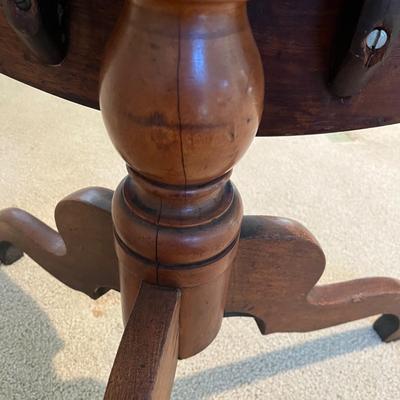 Formal Tilt Top Side Table (2D-MG)