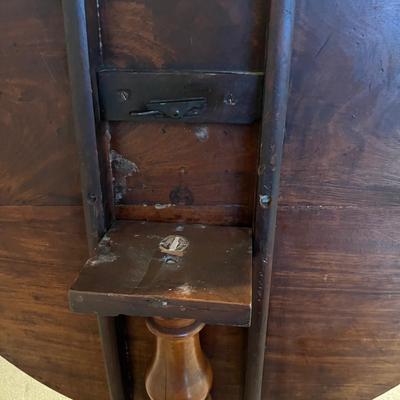 Formal Tilt Top Side Table (2D-MG)