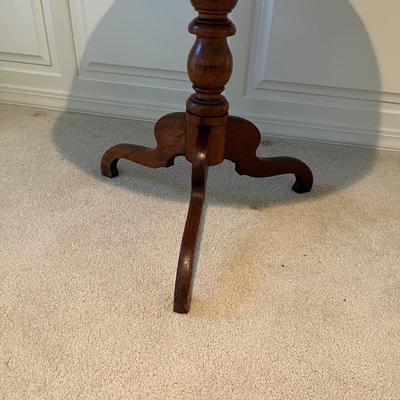 Formal Tilt Top Side Table (2D-MG)