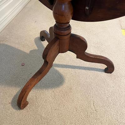 Formal Tilt Top Side Table (2D-MG)