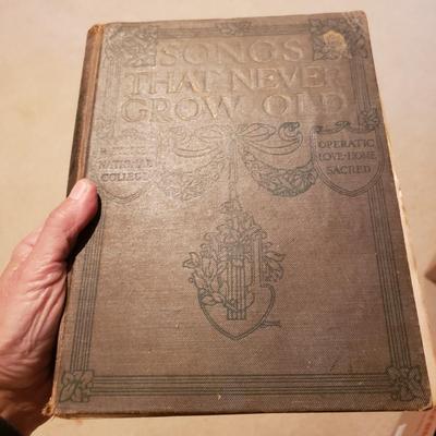 Antique School Books And More (2S-KD)