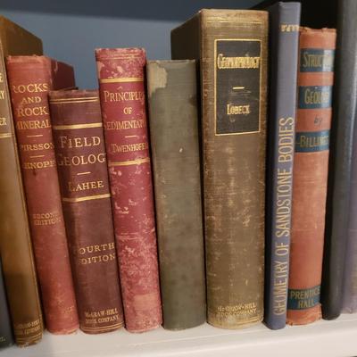 Vintage and Modern Geology Themed Book Lot (2S-KD)