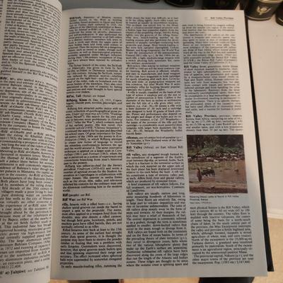 1990 Encyclopedia Britannica Vol 1-29 and Webster's Third Dictionaries. (2S-KD)