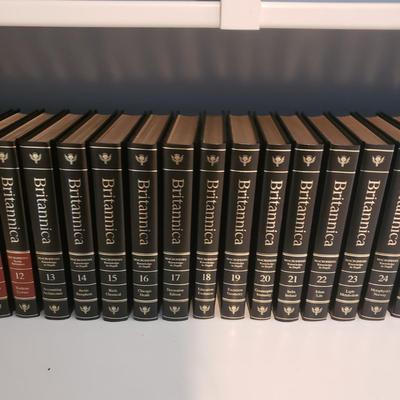1990 Encyclopedia Britannica Vol 1-29 and Webster's Third Dictionaries. (2S-KD)