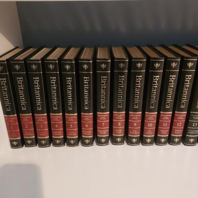 1990 Encyclopedia Britannica Vol 1-29 and Webster's Third Dictionaries. (2S-KD)