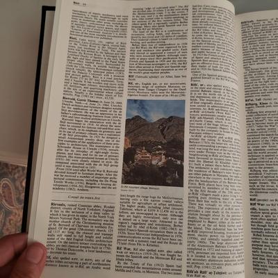 1990 Encyclopedia Britannica Vol 1-29 and Webster's Third Dictionaries. (2S-KD)