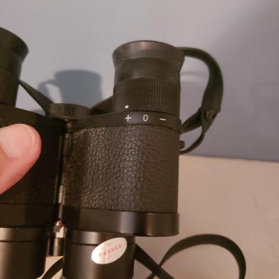 Bird Field Guides and Four Bushnell Binoculars (2S-KD)