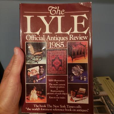 Furniture, Antiques and Decorating Books (2S-KD)