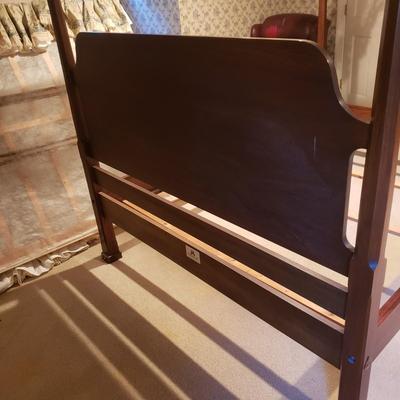 Wiltshire of Winchester Ltd Queen Canopy Bed and More (3PB-KD)