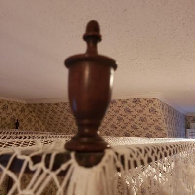 Wiltshire of Winchester Ltd Queen Canopy Bed and More (3PB-KD)