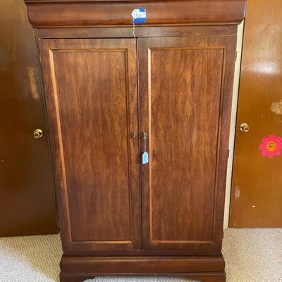 Classical Style Double Door / 2 Drawers Entertainment Cabinet / Center