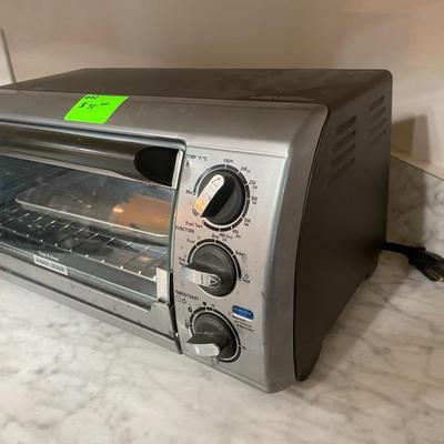 Black + Decker Counter Toaster Oven - Broiler with Pans