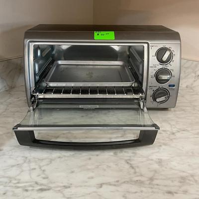 Black + Decker Counter Toaster Oven - Broiler with Pans