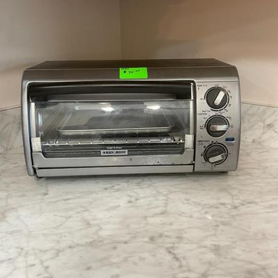 Black + Decker Counter Toaster Oven - Broiler with Pans