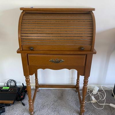 Vintage Roll Top Desk with 1 Drawer