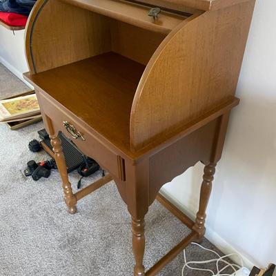 Vintage Roll Top Desk with 1 Drawer