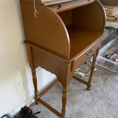 Vintage Roll Top Desk with 1 Drawer