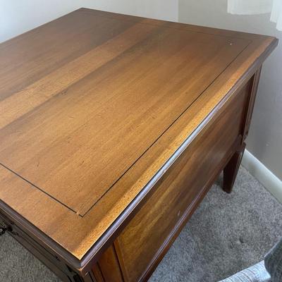 Drexel Side Table with 1 Drawer