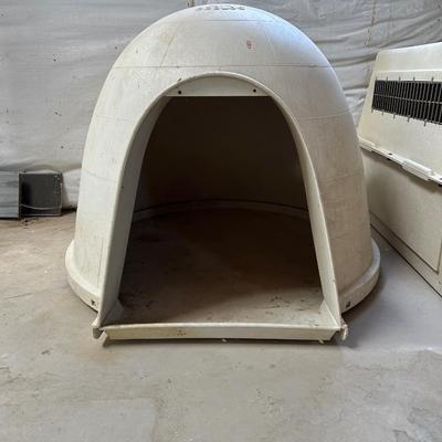 IGLOO DOG HOUSE AND MEDIUM KENNEL