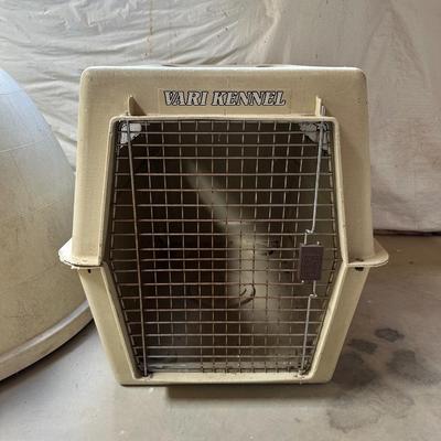 IGLOO DOG HOUSE AND MEDIUM KENNEL