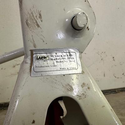 HI-LIFT MODEL HL 484 JACK AND A JACK STAND