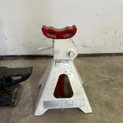 HI-LIFT MODEL HL 484 JACK AND A JACK STAND
