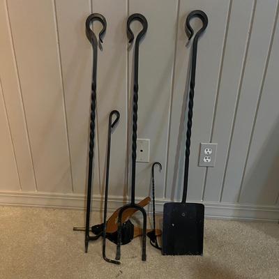 Iron Fireplace tools (2LR-MG)