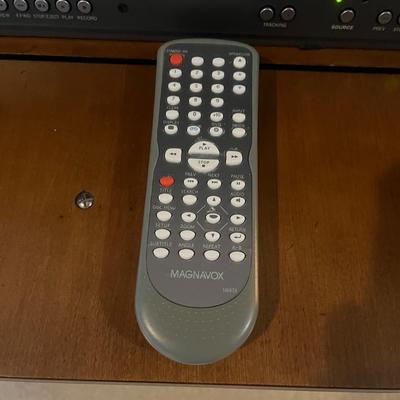 Insignia 32” TV & Magnavox DVD/VCR (2LR-MG)