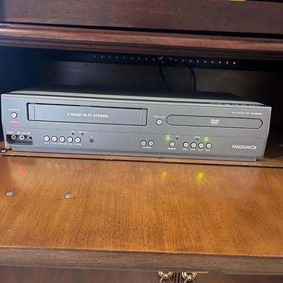 Insignia 32” TV & Magnavox DVD/VCR (2LR-MG)