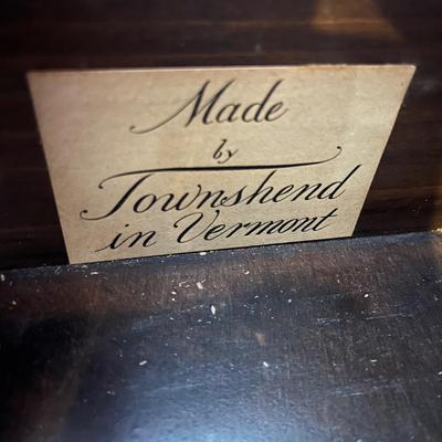 Townshend Side Table (2LR-MG)