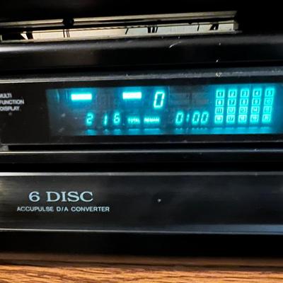 Onkyo Stereo System w. Speakers & Remote