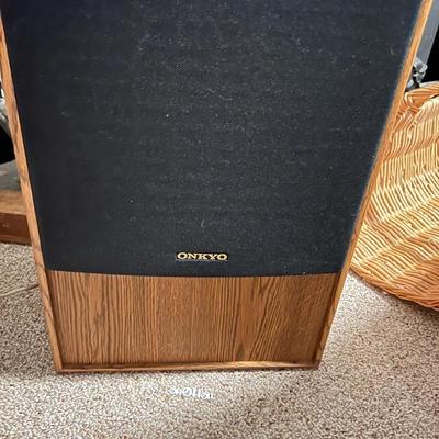 Onkyo Stereo System w. Speakers & Remote