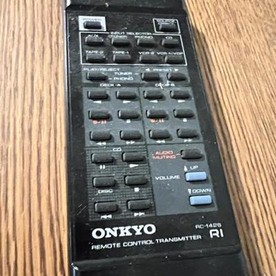 Onkyo Stereo System w. Speakers & Remote