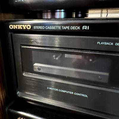 Onkyo Stereo System w. Speakers & Remote