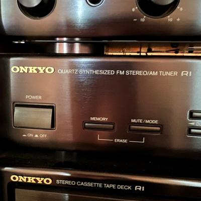 Onkyo Stereo System w. Speakers & Remote