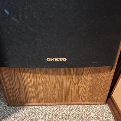 Onkyo Stereo System w. Speakers & Remote