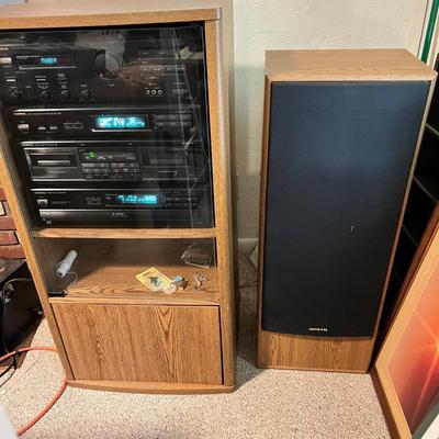 Onkyo Stereo System w. Speakers & Remote