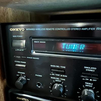Onkyo Stereo System w. Speakers & Remote