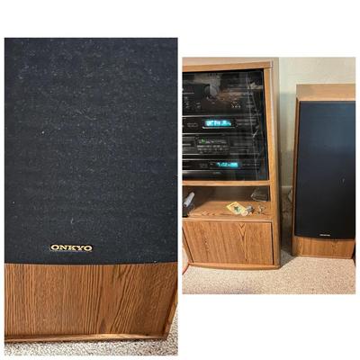Onkyo Stereo System w. Speakers & Remote