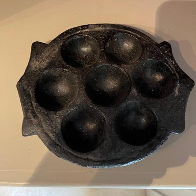 No. 8 Cast Iron Pot with Stone Idli Cooker (2LR-MG)