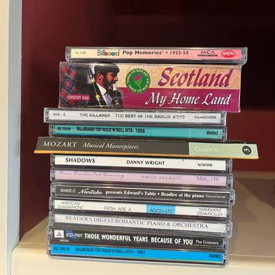 Collection of CDs & DVDs (2LR-MG)