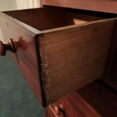 Wooden Dresser with Round Knobs (1BB-TF)