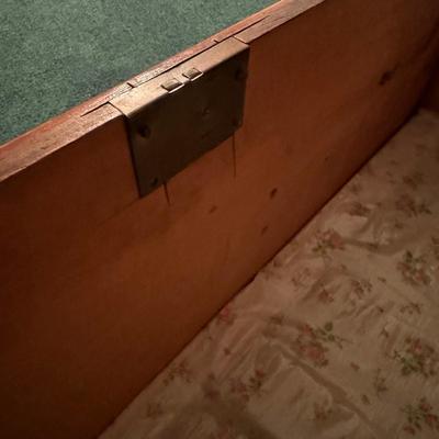 Wooden Dresser with Round Knobs (1BB-TF)