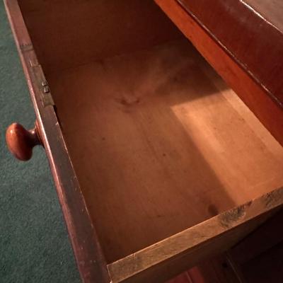 Wooden Dresser with Round Knobs (1BB-TF)