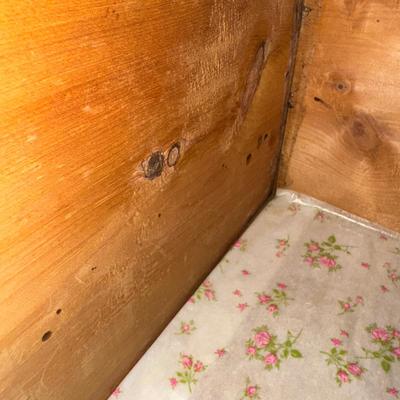 Wooden Dresser with Round Knobs (1BB-TF)