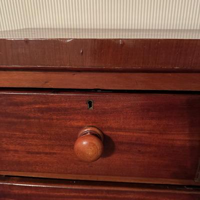 Wooden Dresser with Round Knobs (1BB-TF)
