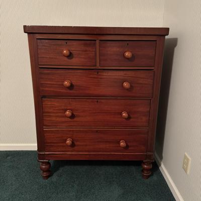 Wooden Dresser with Round Knobs (1BB-TF)