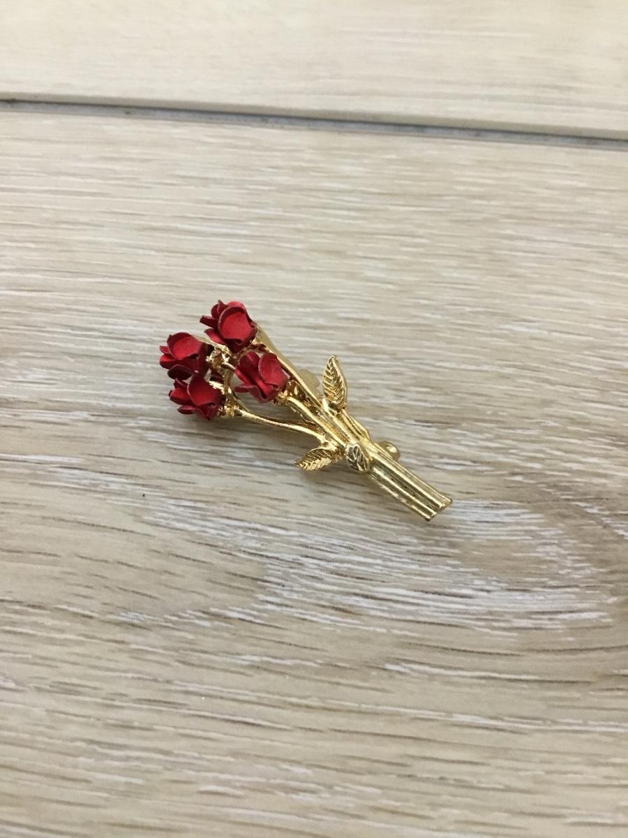 Vintage red roses pin | EstateSales.org