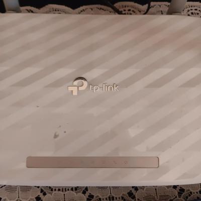 TP-LINK ROUTER AND A LG TABLET